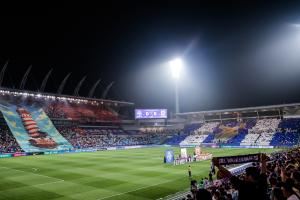 津门虎vs泰山赛前TIFO：天津民园广场足球雕像与天津港大沽灯塔