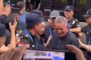 传奇球星巴乔与卡洛斯现身贵州榕江村超现场 点燃全场气氛图片