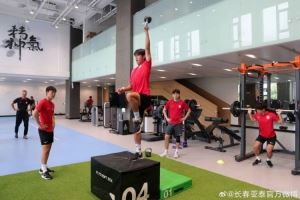亚泰U21队备战2025中青精英联赛预赛第三阶段赛事图片